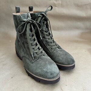 Vionic Lani Lace Up Olive Green Boot in Water Repellent Suede. Size 8